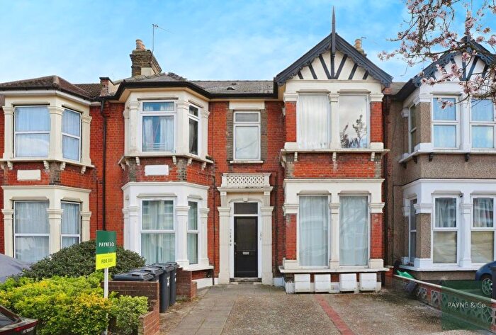 1 Bedroom Flat To Rent In Beaufort Gardens, Cranbrook, Ilford, IG1