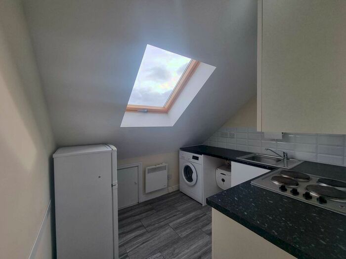 1 Bedroom Flat To Rent In The Roundway, London, N17