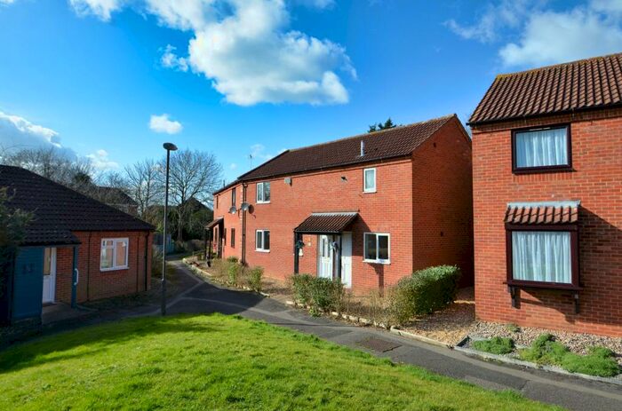 4 Bedroom Semi-Detached House To Rent In Quinton Drive, Bradwell, MK13