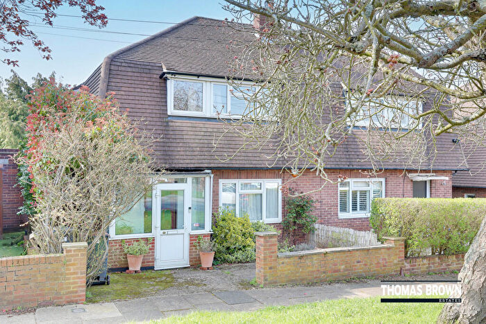3 Bedroom Semi-Detached House For Sale In Stowe Road, Orpington, BR6