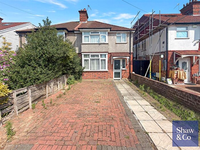 3 Bedroom Semi Detached House For Sale In The Warren, Hounslow, TW5