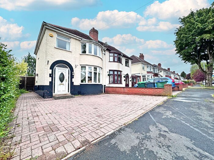 3 Bedroom Semi-Detached House For Sale In Madin Road, Tipton, DY4