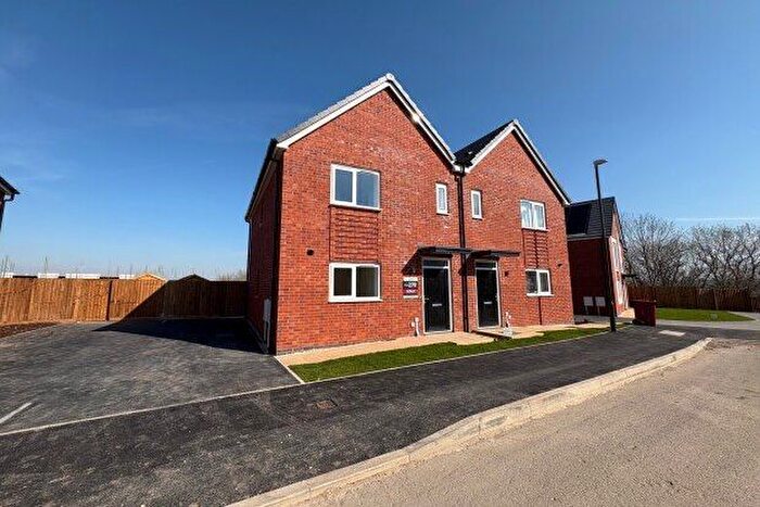 3 Bedroom Semi-Detached House To Rent In Cart Close, Chesterfield, S45