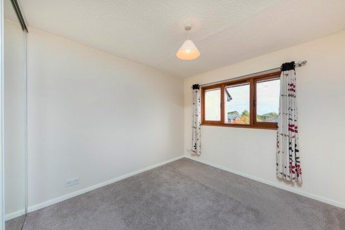 1 Bedroom Flat To Rent In Maple Gate, Loughton, IG10