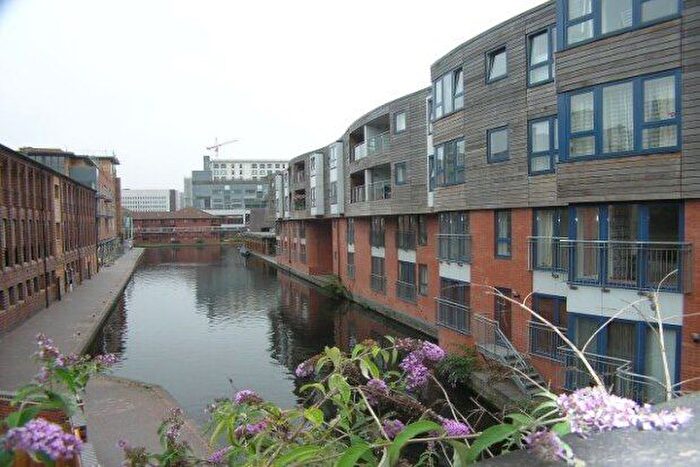 2 Bedroom Flat To Rent In Washington Wharf, Birmingham, B1