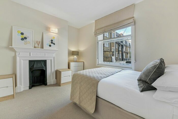 3 Bedroom Flat To Rent In Great Portland Street, London, W1W