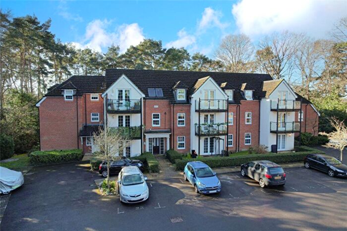 2 Bedroom Apartment For Sale In The Coppice, Church Crookham, Fleet, Hampshire, GU52