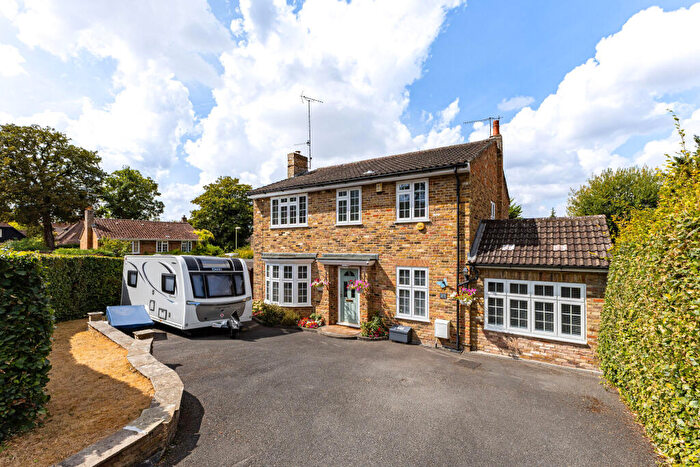 4 Bedroom Detached House For Sale In Curtis Road, Alton, GU34