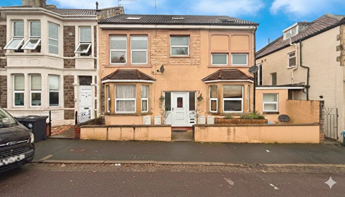 2 Bedroom Flat For Sale In Stirling Road, Brislington, Bristol, BS4