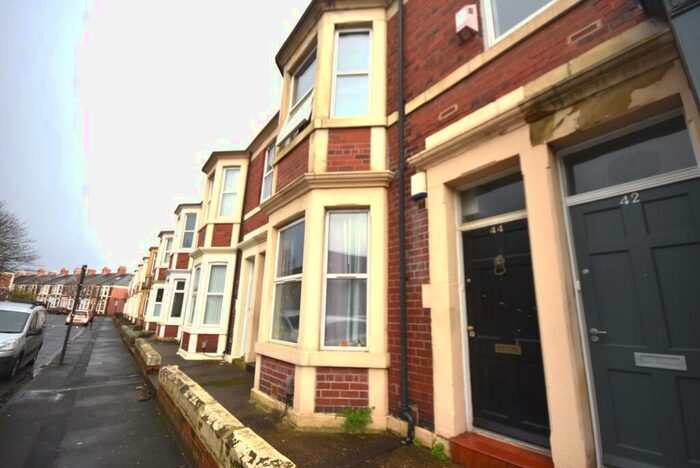 3 Bedroom Flat To Rent In Helmsley Road Sandyford, Sandyford, Newcastle Upon Tyne, NE2