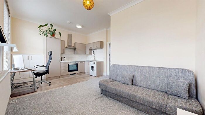 1 Bedroom Flat To Rent In Dorchester Road, Weymouth, DT4