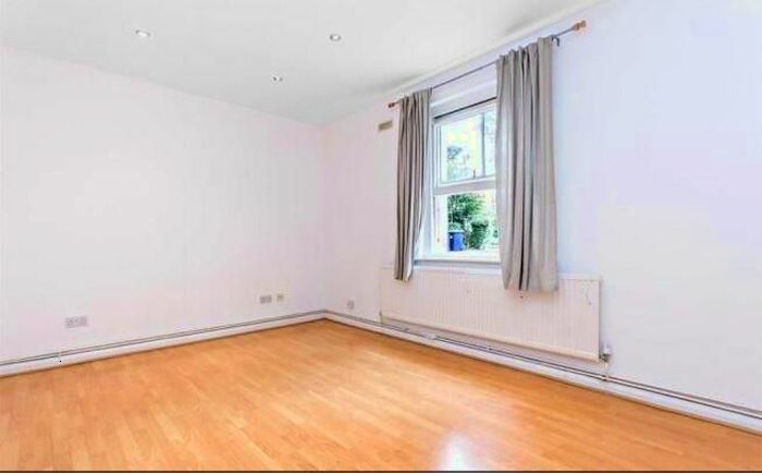 3 Bedroom Flat To Rent In Mattock Lane, London, W5
