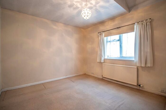 2 Bedroom Semi-Detached Bungalow For Sale In Thornford Gardens, Southend-On-Sea, SS2