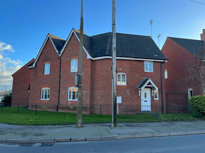 3 Bedroom Semi-Detached House For Sale In Derby Road, Uttoxeter, ST14