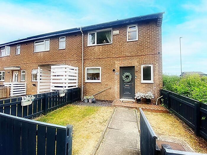 3 Bedroom Semi-Detached House For Sale In Bracken Avenue, Battle Hill, Wallsend, NE28