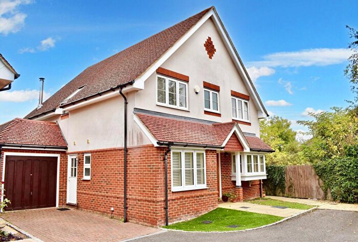 4 Bedroom Detached House For Sale In Kelmscott Place, Ashtead, KT21