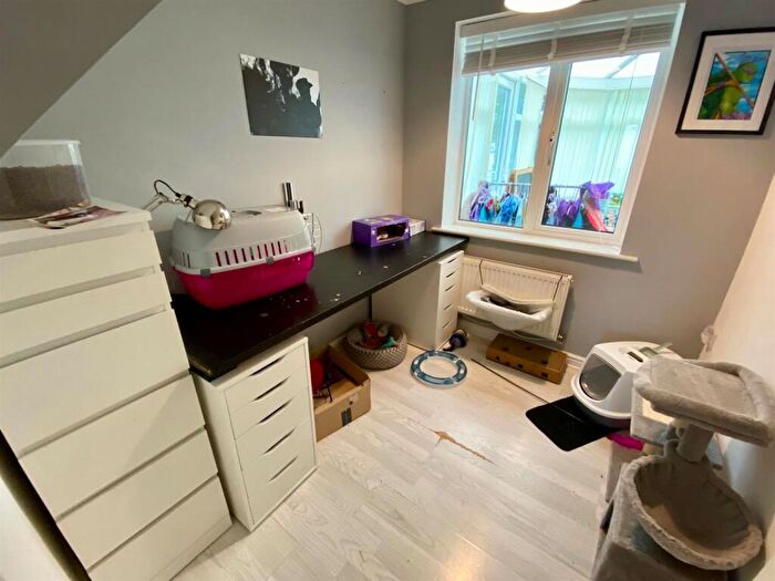 4 Bedroom Detached House For Sale In Briarfield Gardens, Huddersfield, HD5