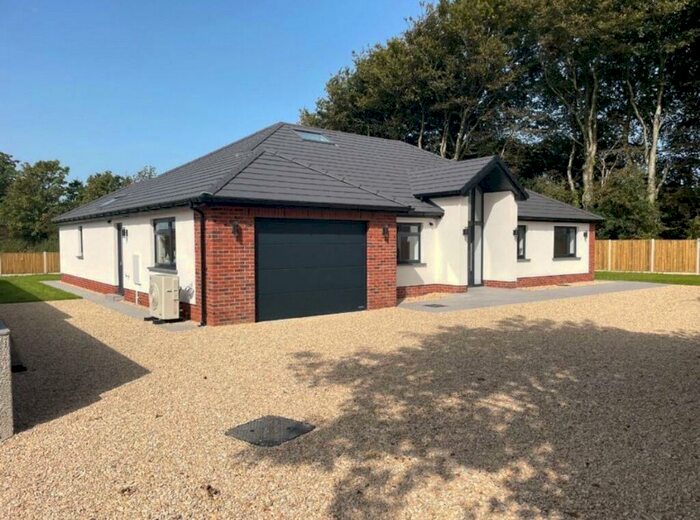 4 Bedroom Bungalow For Sale In Maesyrawel Road, Llangain, Carmarthen, Carmarthenshire, SA33