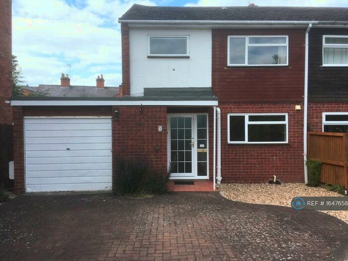 3 Bedroom Semi-Detached House To Rent In St. Johns Close, Stratford-Upon-Avon, CV37
