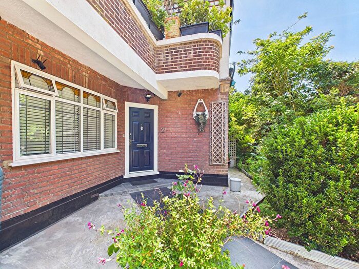 3 Bedroom Property For Sale In Beechwood Park, London, E18