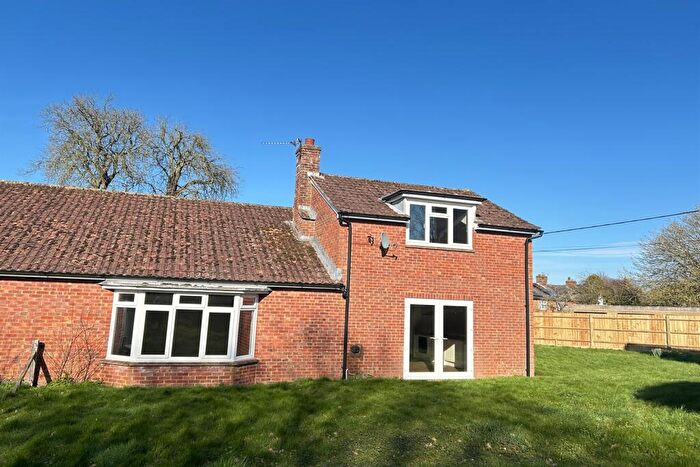 3 Bedroom Bungalow To Rent In The Chestnuts, Wootton St Lawrence, RG23