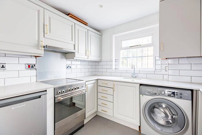 1 Bedroom Flat For Sale In Roman Road, Bow, London, E3