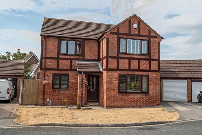4 Bedroom Detached House For Sale In The Chestnuts, Hensall, DN14