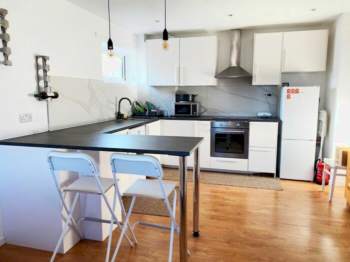 1 Bedroom Flat To Rent In Sycamore Hill, London, N11