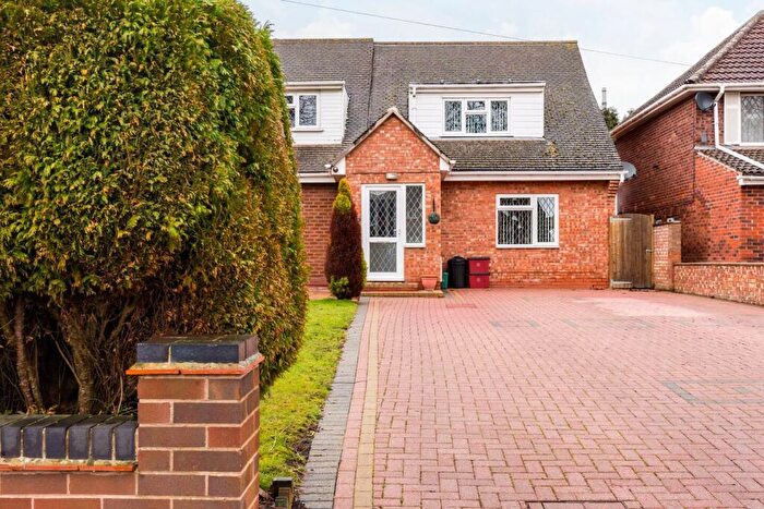 2 Bedroom Semi-Detached House To Rent In Kingsway, Leamington Spa, CV31