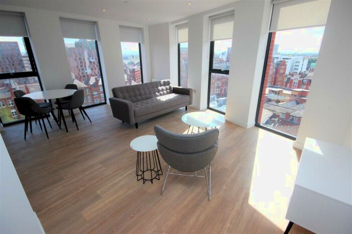 3 Bedroom Apartment To Rent In Linter, Manchester New Square Manchester, M1