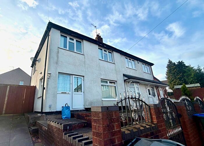 3 Bedroom Semi Detached Bungalow To Rent In Hampshire Road, West Bromwich, B71