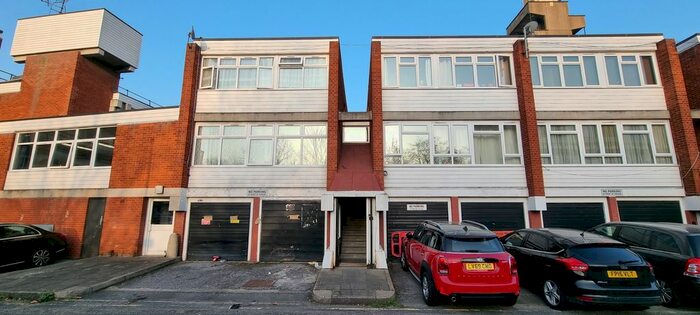 3 Bedroom Maisonette To Rent In Cottage Street, London, E14