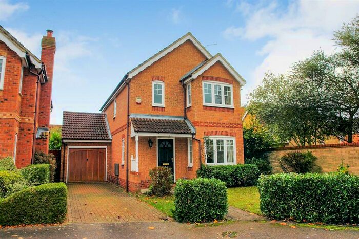 3 Bedroom Detached House To Rent In Holly Drive, Aylesbury, HP21