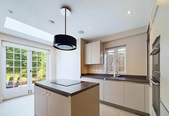 4 Bedroom Property To Rent In Gurney Drive, London, N2