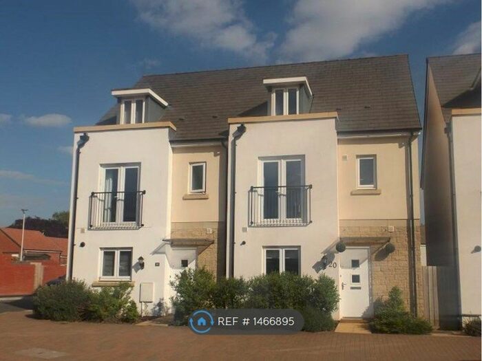 4 Bedroom Semi-Detached House To Rent In Admiral Way, Exeter, EX2