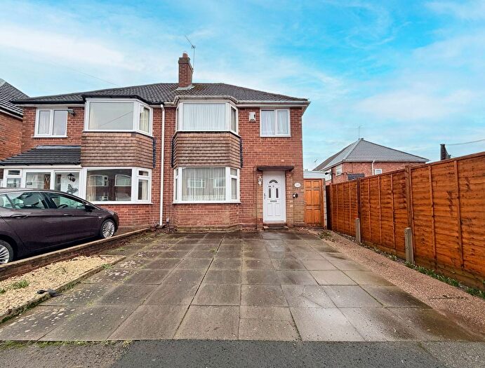 3 Bedroom Semi-detached House For Sale In Arundel Road, Birmingham, B14