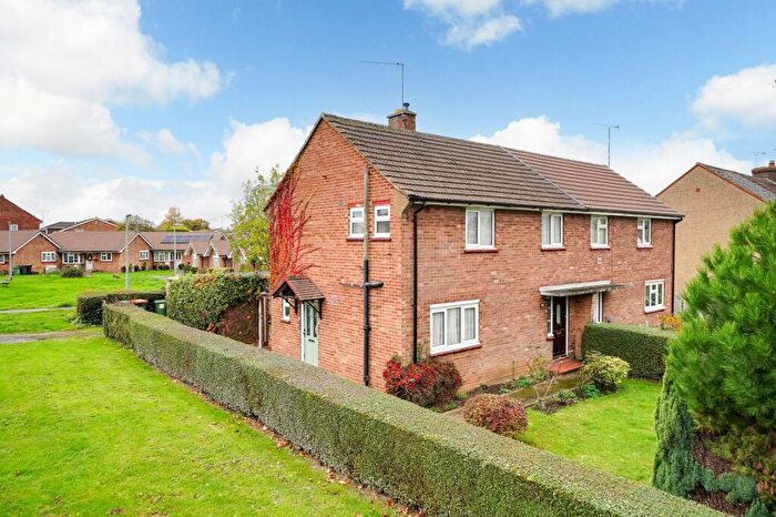 3 Bedroom Semi Detached House For Sale In Front Street, Slip End, LU1