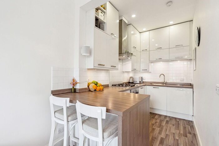 2 Bedroom Flat For Sale In Churchill Drive, Broomhill, G11