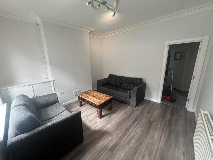 4 Bedroom End Of Terrace House To Rent In Bed / Bath / Student - Palin Street /, NG7