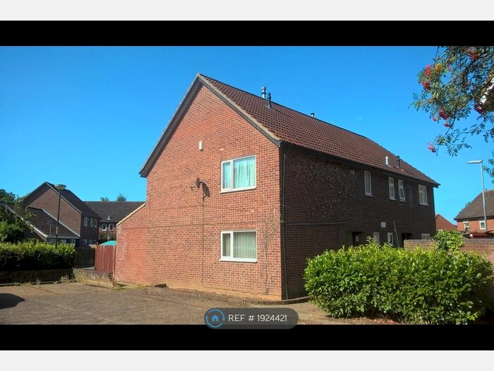4 Bedroom Semi-Detached House To Rent In Bumpstede Court, Norwich, NR5