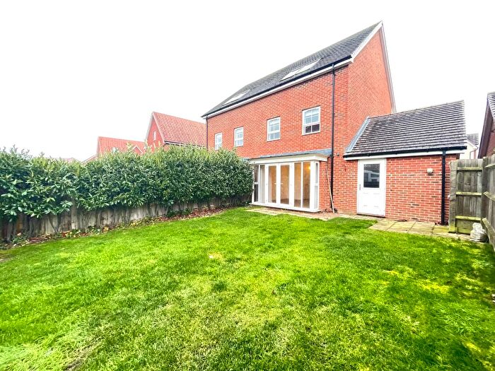 4 Bedroom Property To Rent In Admiral Avenue, Hemel Hempstead, HP2