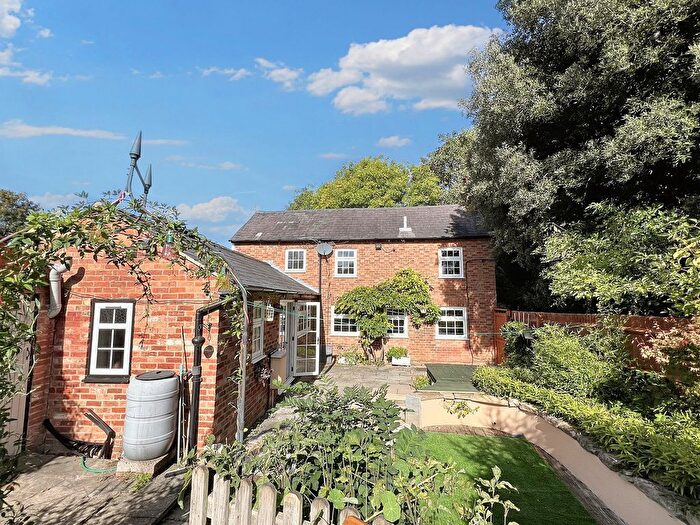 3 Bedroom Detached House For Sale In Alexandra Court, Bradwell, MK13
