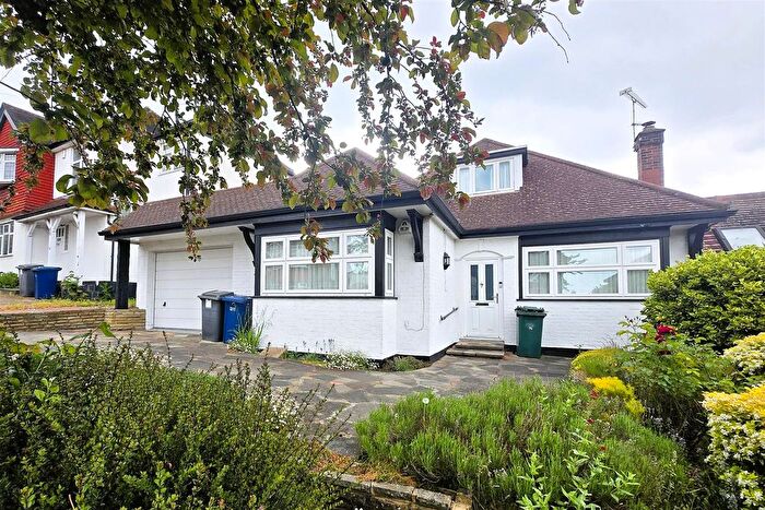 3 Bedroom Detached Bungalow For Sale In Ashurst Road, Cockfosters, EN4