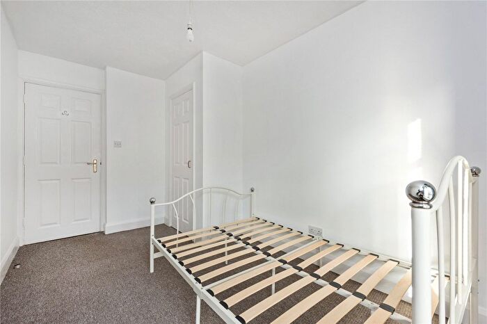 2 Bedroom Flat For Sale In Hainton Close, London, E1