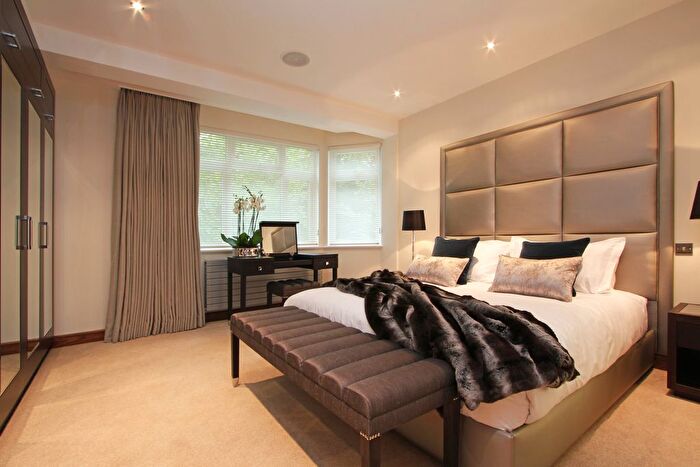 3 Bedroom Flat To Rent In Kingston House South, Ennismore Gardens, London, SW7
