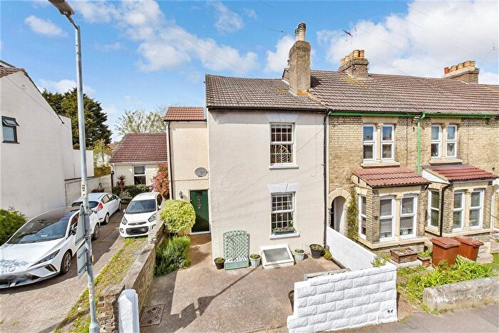 3 Bedroom End Terrace House For Sale In Stopford Road, Gillingham, Kent, ME7