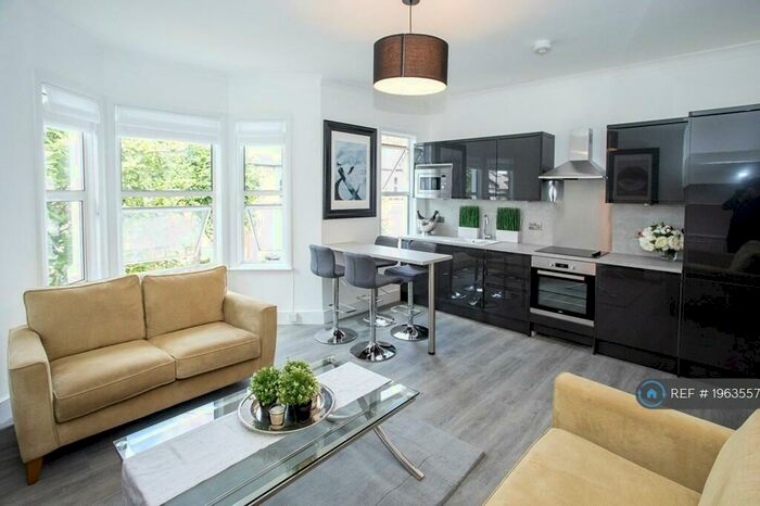 3 Bedroom Maisonette To Rent In Keildon Rd, London, SW11