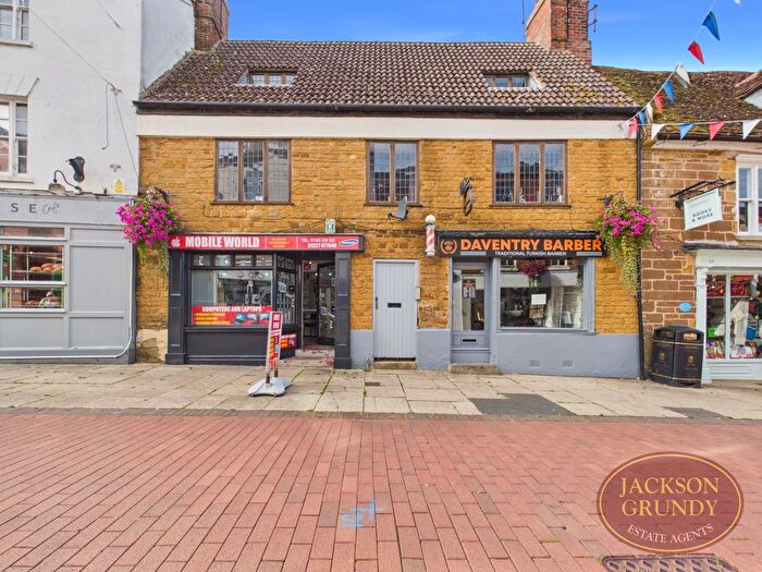 2 Bedroom Flat To Rent In Sheaf Street, Daventry, NN11