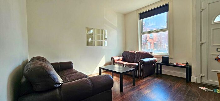 5 Bedroom House To Rent In Royal Park Road, Leeds, LS6