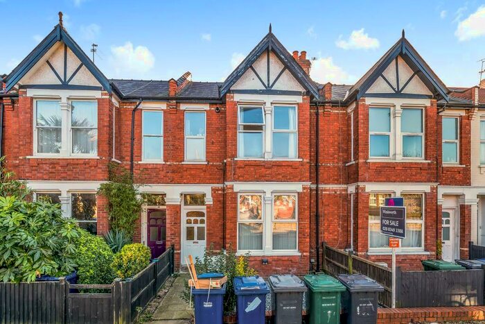 2 Bedroom Apartment To Rent In Squires Lane, Finchley, N3